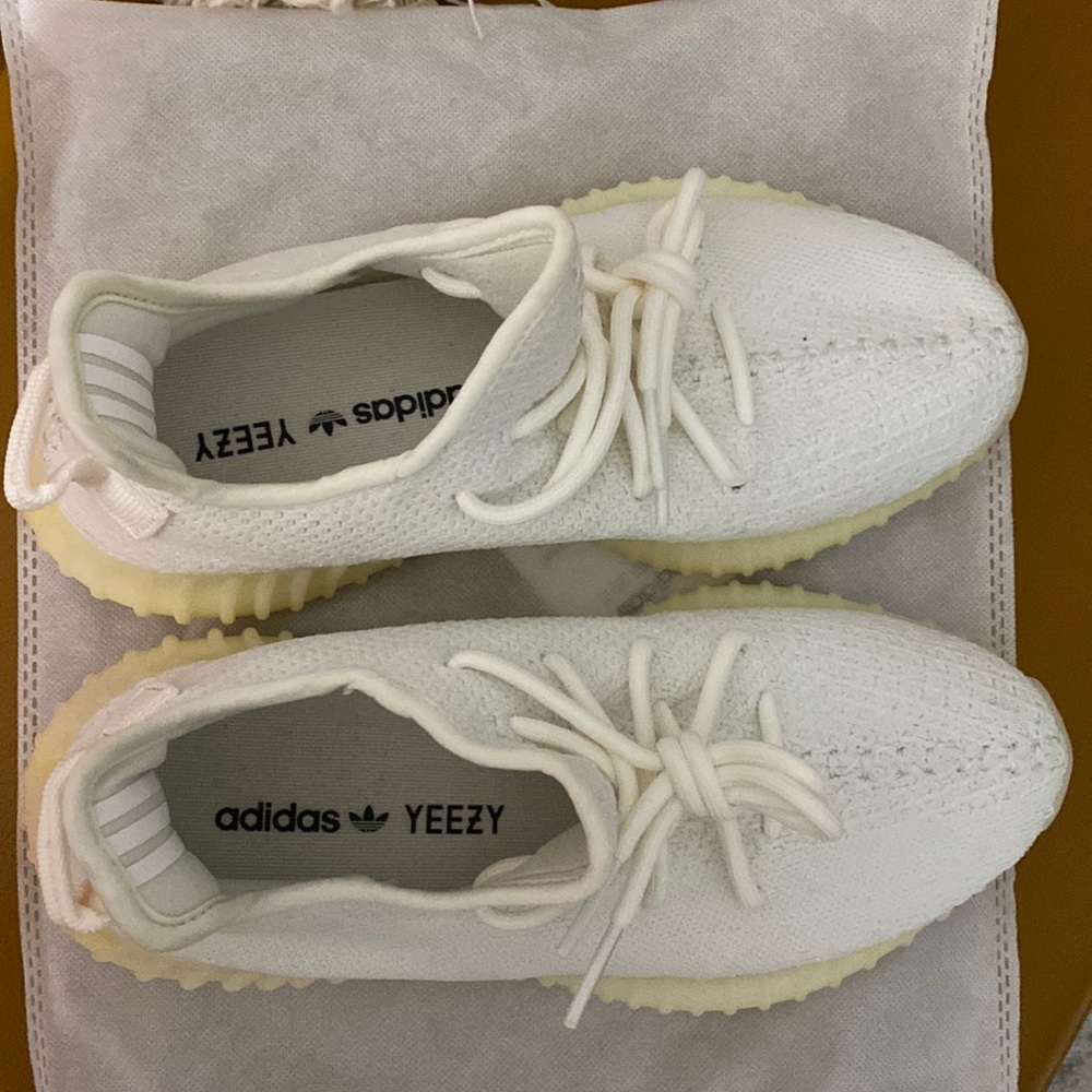 Yeezy boost 350 V2 white MENS 7/WOMENS 8.5